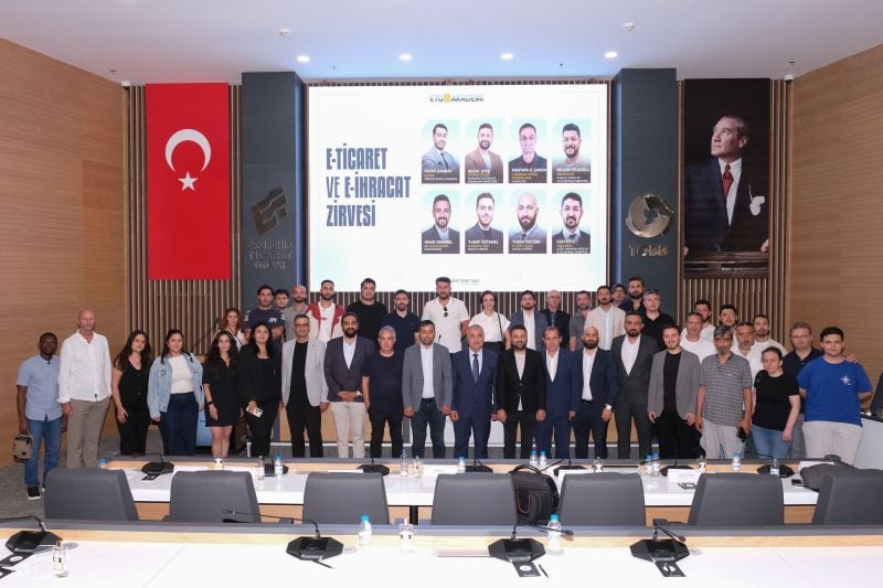 Eskişehir E-Ticaret ve E-İhracat Zirvesi katılımcıları ve konuşmacıları