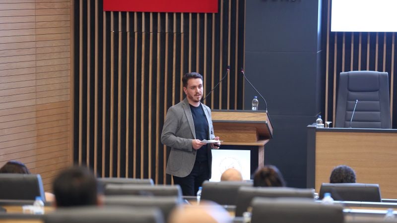 Ailways CEO'su Yusuf Öztemel, Eskişehir E-Ticaret ve E-İhracat Zirvesi'nde konuşurken